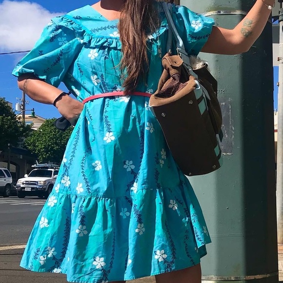 SOLD— Vtg Mu’umu’u Blue Floral- Pikake strands Sz S-M - Picture 2 of 6